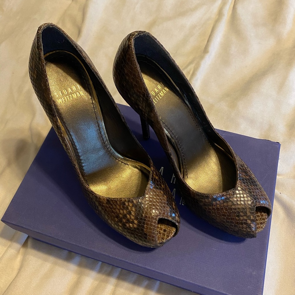 Women’s Stuart Weitzman peep toe heels